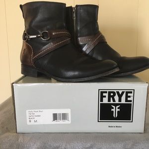 Frye Molly Hook Short